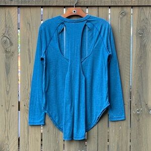 Under Armour Keyhole Drape Open-Backed Blue Athletic Top Women’s Medium